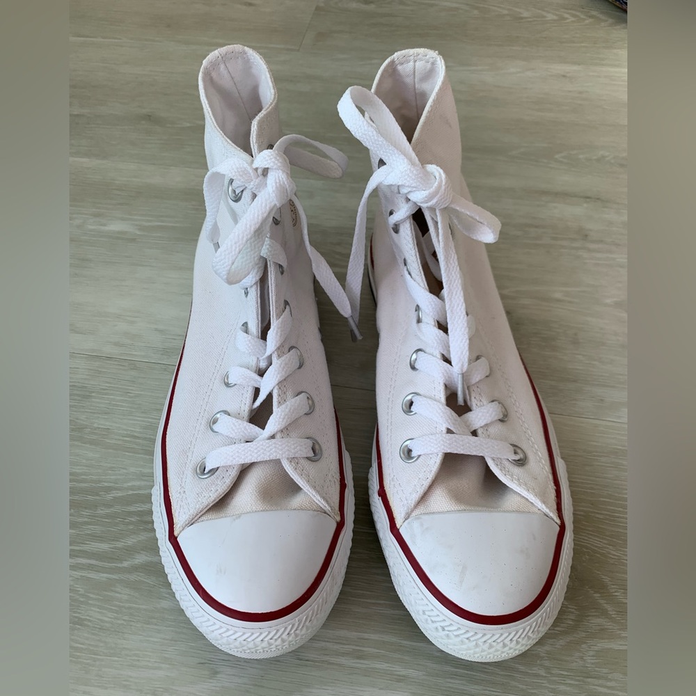 NEW. Converse Chuck Taylor All Star White, High Top Women’s Size 8.